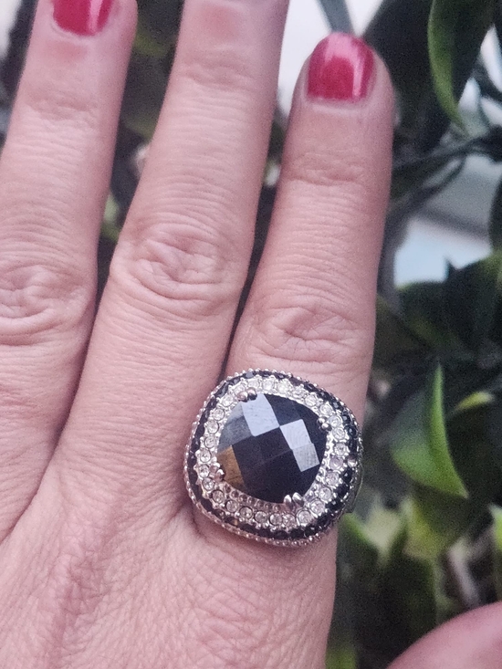 Jewelry - Elegant Black Crystal Halo Ring - Women Jewelry